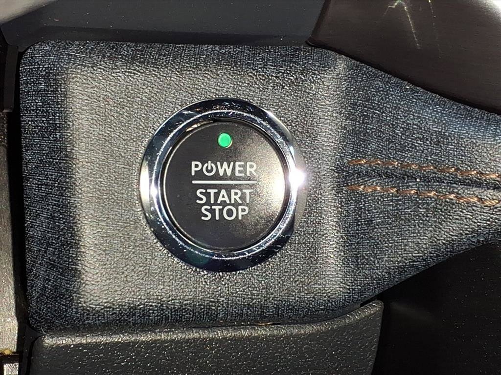 Used 2023 Ford F150 Lightning Lariat image 17