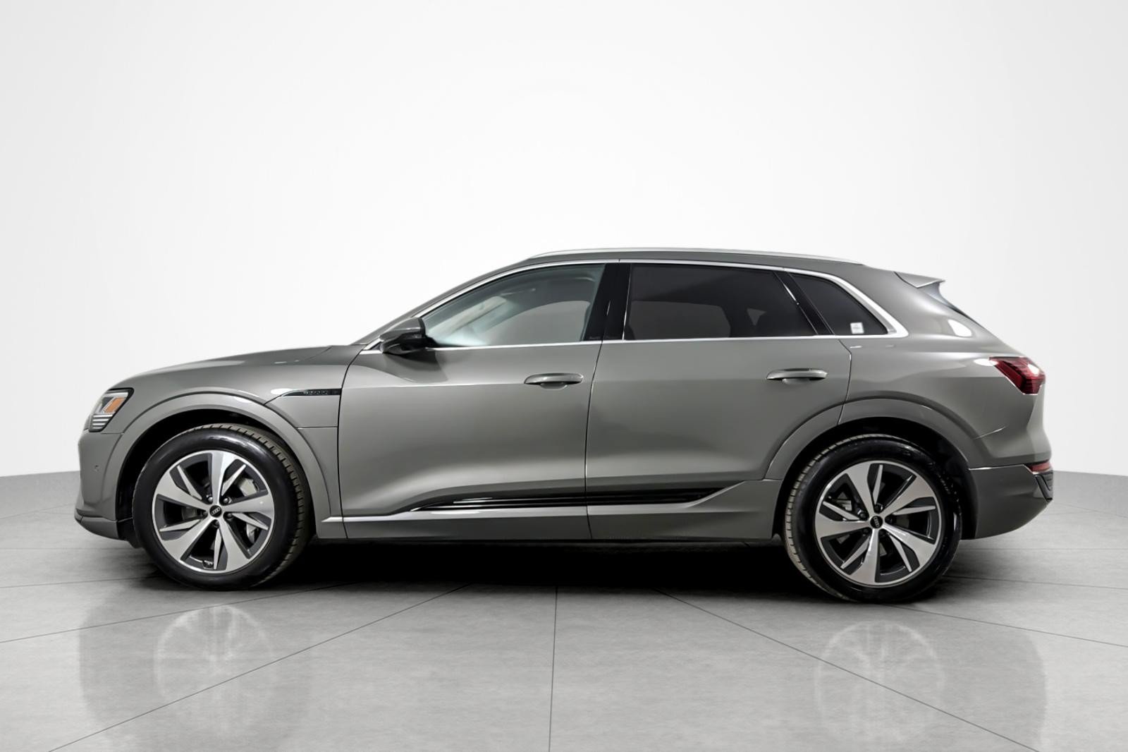 Used 2024 Audi Q8 e-tron Prestige w/ Prestige Package AWD/4WD video 2