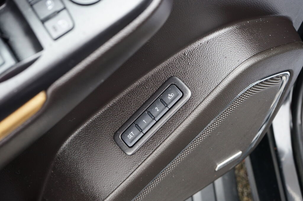 Used 2016 GMC Yukon XL Denali w/ Open Road Package image 14