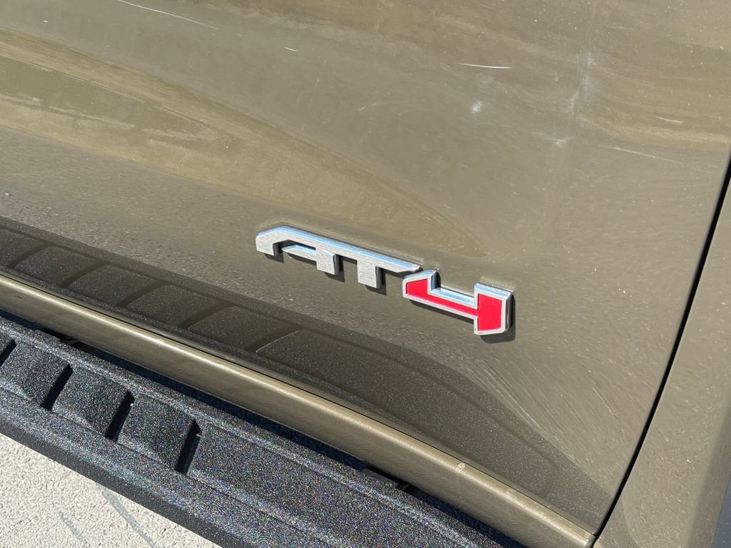 Used 2023 GMC Sierra 1500 AT4 w/ Technology Package AWD/4WD image 17