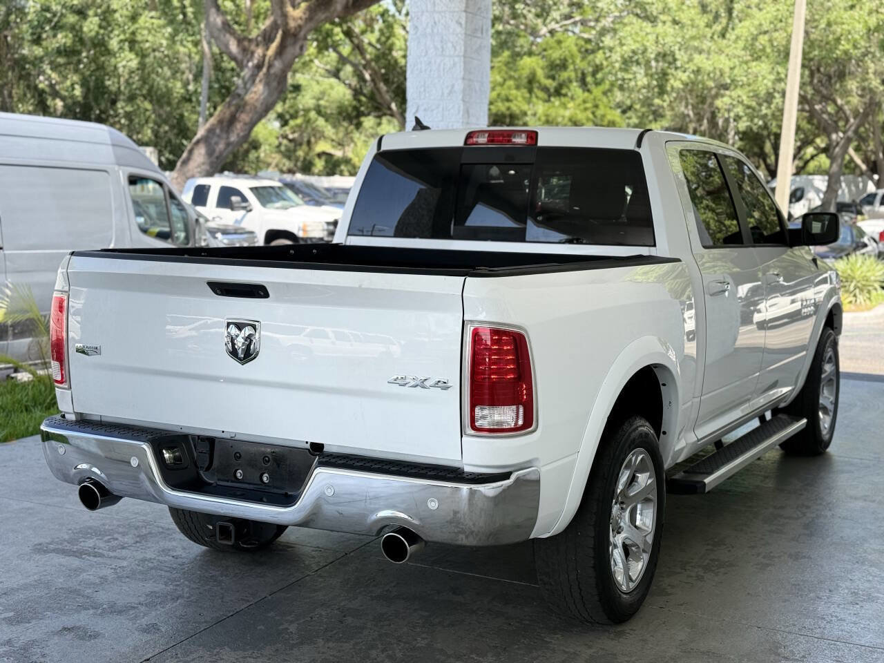 Used 2014 RAM 1500 Laramie w/ Convenience Group image 9