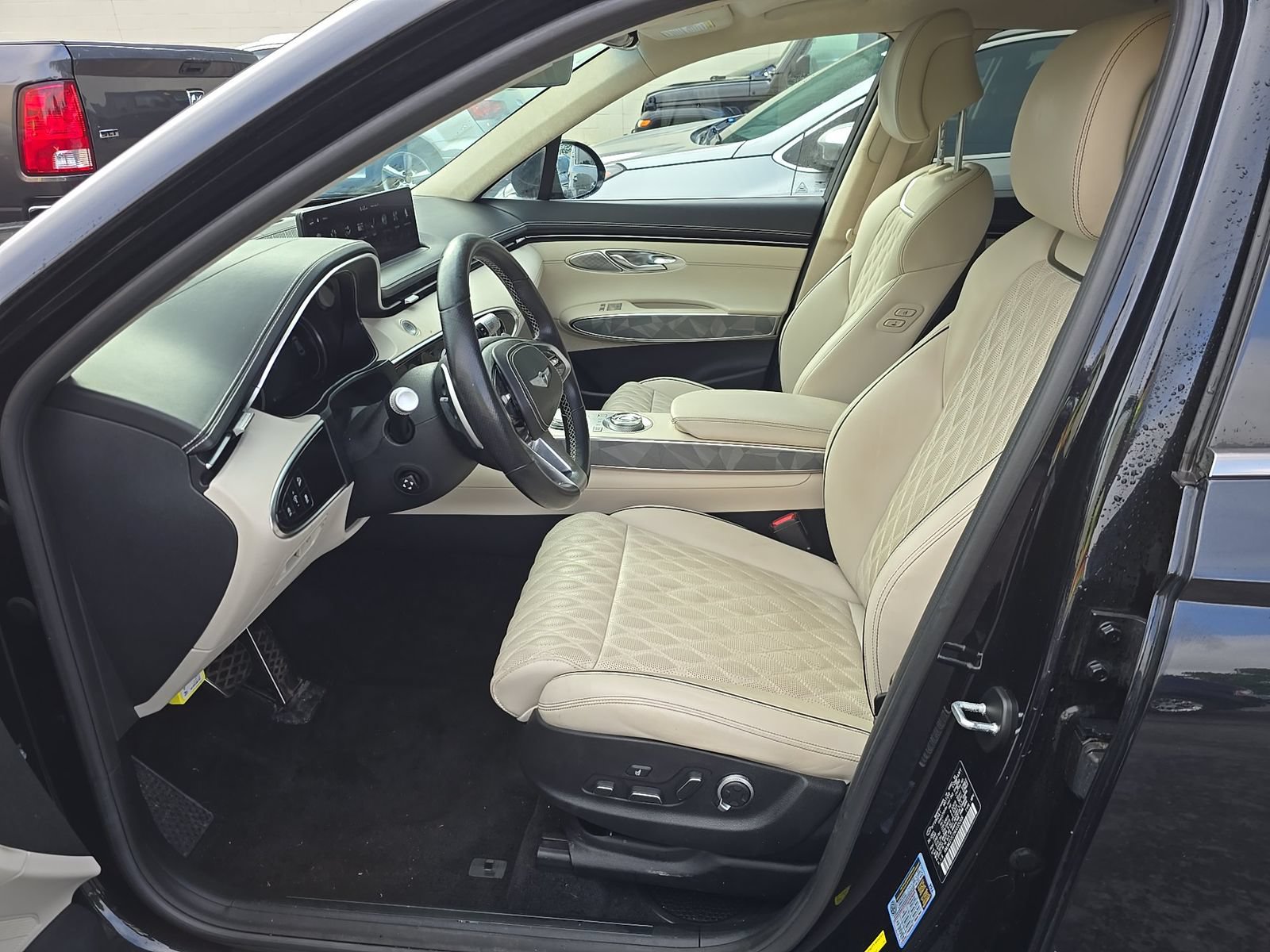 Used 2022 Genesis GV70 3.5T Sport w/ Sport Advanced Package AWD/4WD image 7