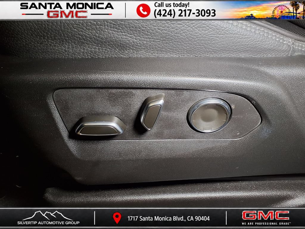 Used 2025 GMC Yukon Denali AWD/4WD image 15