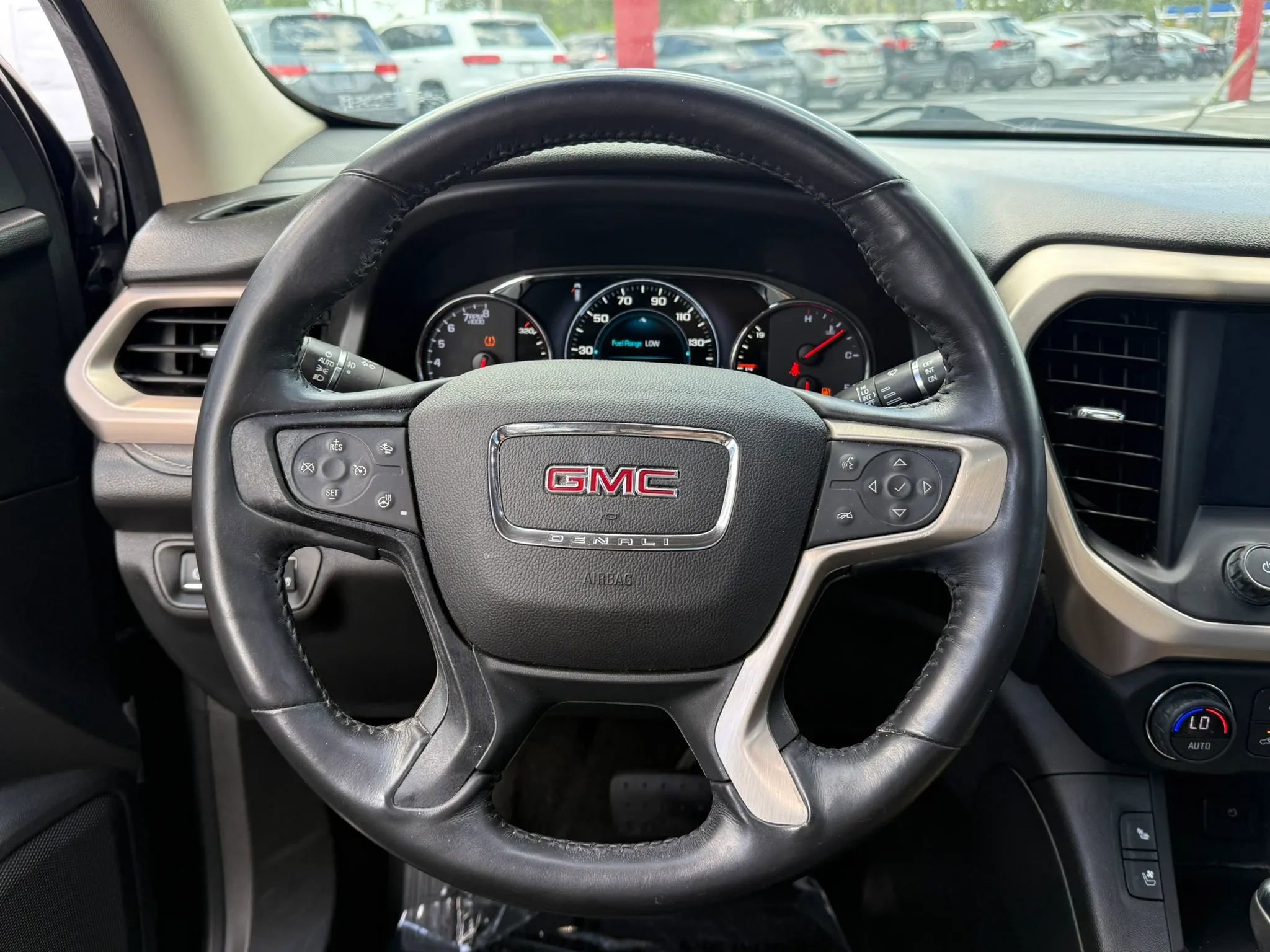 Used 2017 GMC Acadia Denali w/ Technology Package FWD image 10
