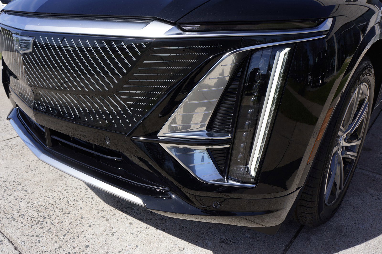 New 2024 Cadillac Lyriq Luxury image 14