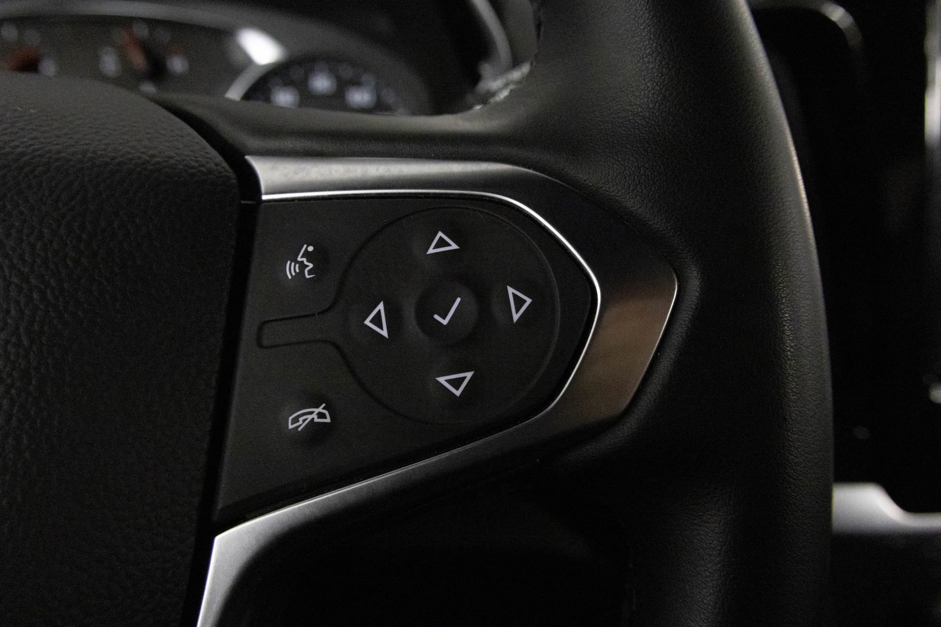Used 2023 Chevrolet Traverse LT image 28
