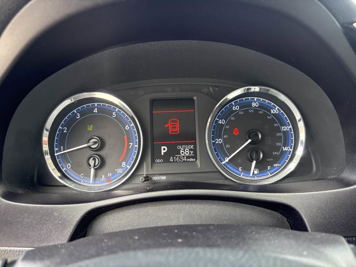 Used 2017 Toyota Corolla LE w/ Carpet Mat Package (TMS) FWD image 24