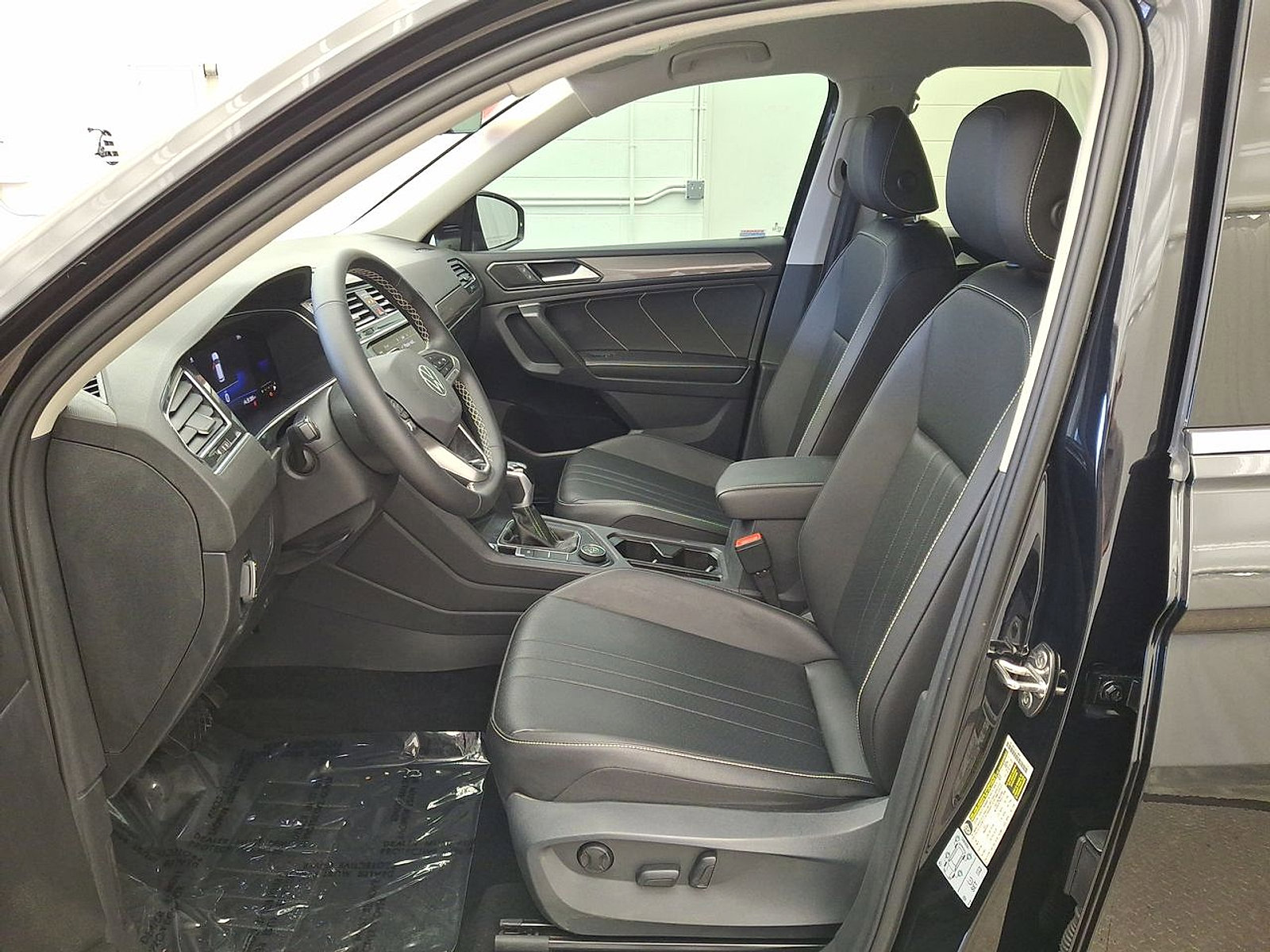 Used 2022 Volkswagen Tiguan SE image 11