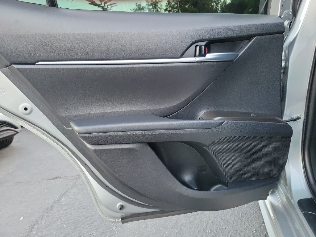 Used 2022 Toyota Camry SE w/ Carpet Mat Package (TMS) FWD image 14