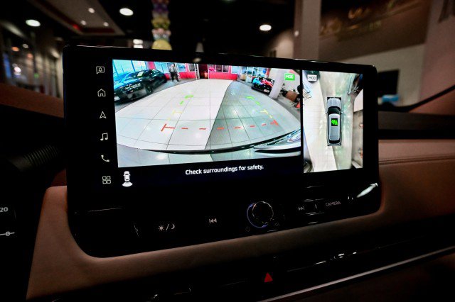 Used 2025 Mitsubishi Outlander AWD image 42