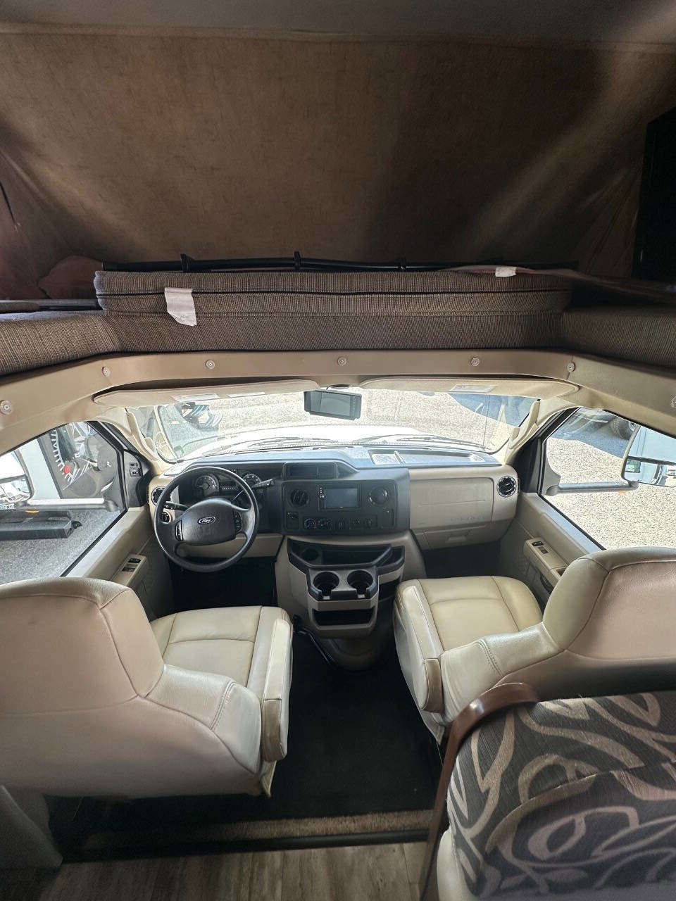 Used 2015 Ford E-450 and Econoline 450 Super Duty w/ Motorhome Prep Package image 18