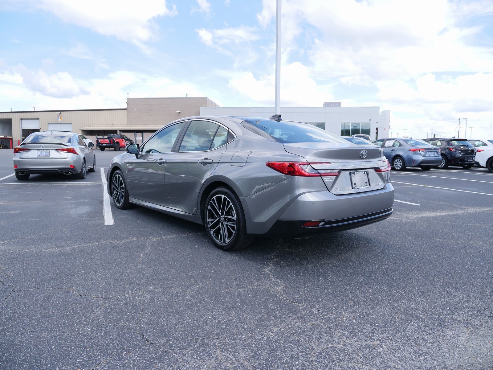 Used 2025 Toyota Camry XLE image 6
