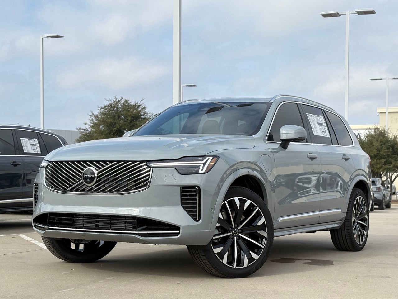 New 2026 Volvo XC90 T8 Plus image 2