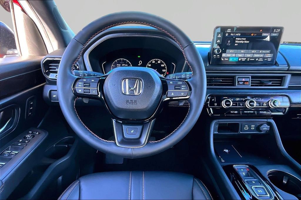 Used 2025 Honda Pilot TrailSport image 9