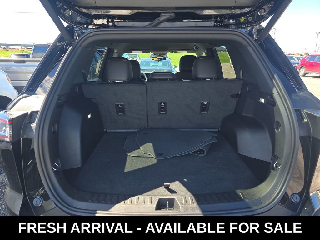 Used 2025 Chevrolet Equinox ACTIV image 15