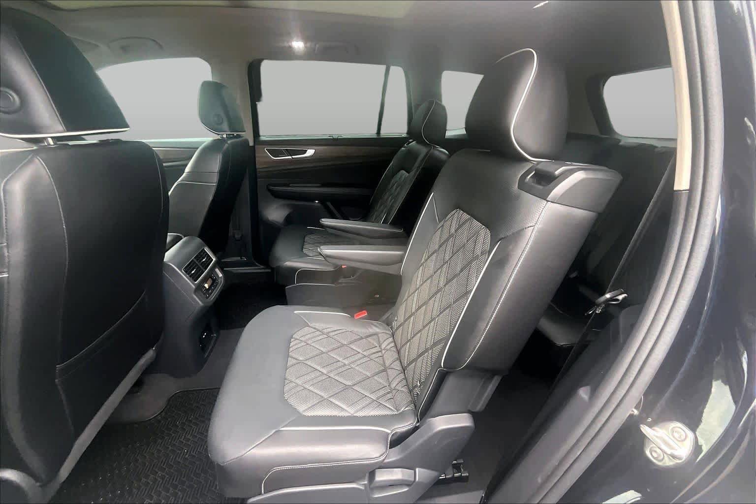 Used 2024 Volkswagen Atlas SEL Premium R-Line AWD/4WD image 21