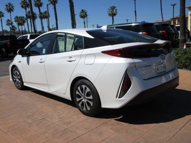 Used 2021 Toyota Prius Prime LE image 2