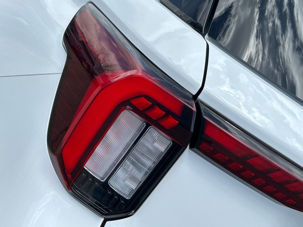 Used 2025 Ford Explorer ST-Line w/ ST-Line Street Pack AWD/4WD image 26