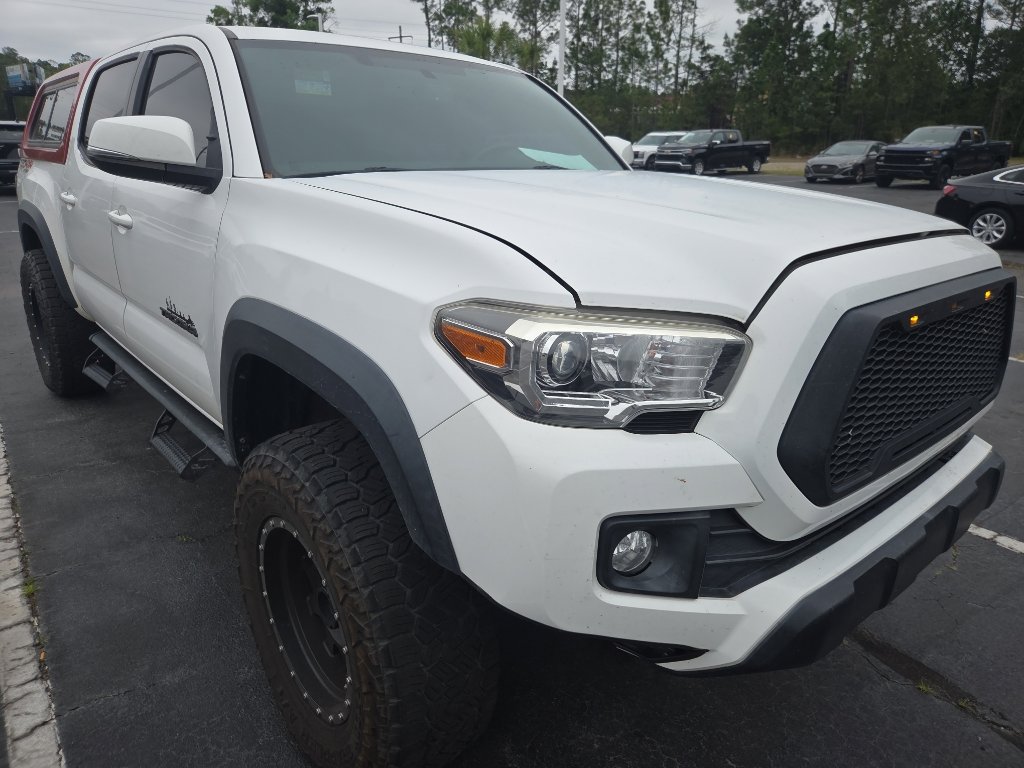 Used 2017 Toyota Tacoma TRD Off-Road AWD/4WD image 8