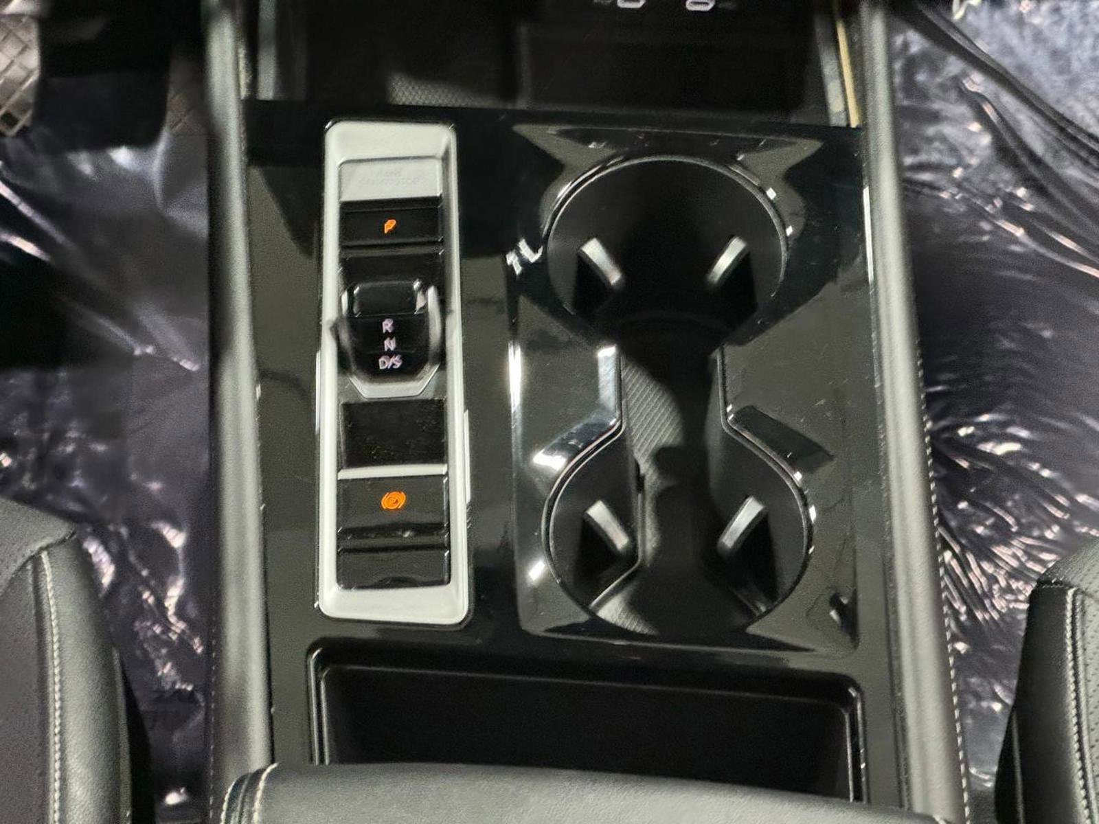 Used 2024 Volkswagen Atlas SE image 18