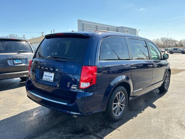 Used 2017 Dodge Grand Caravan SXT image 11