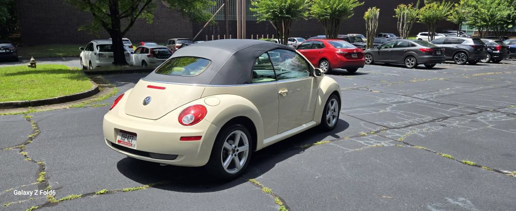 Used 2010 Volkswagen Beetle Convertible FWD image 4