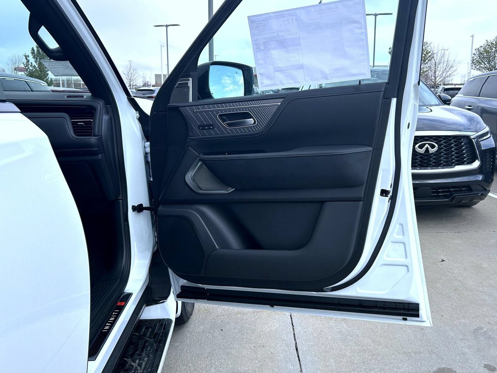 New 2026 INFINITI QX80 Autograph w/ Premium Cargo Package AWD/4WD image 16