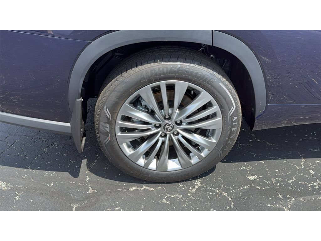 New 2026 Toyota Highlander Platinum AWD/4WD image 14