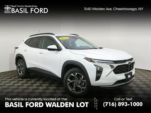 Used 2025 Chevrolet Trax LT w/ Driver Confidence Package FWD image 1