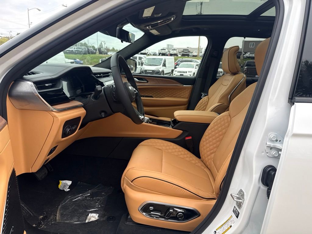 New 2026 Jeep Grand Cherokee Summit AWD/4WD image 19