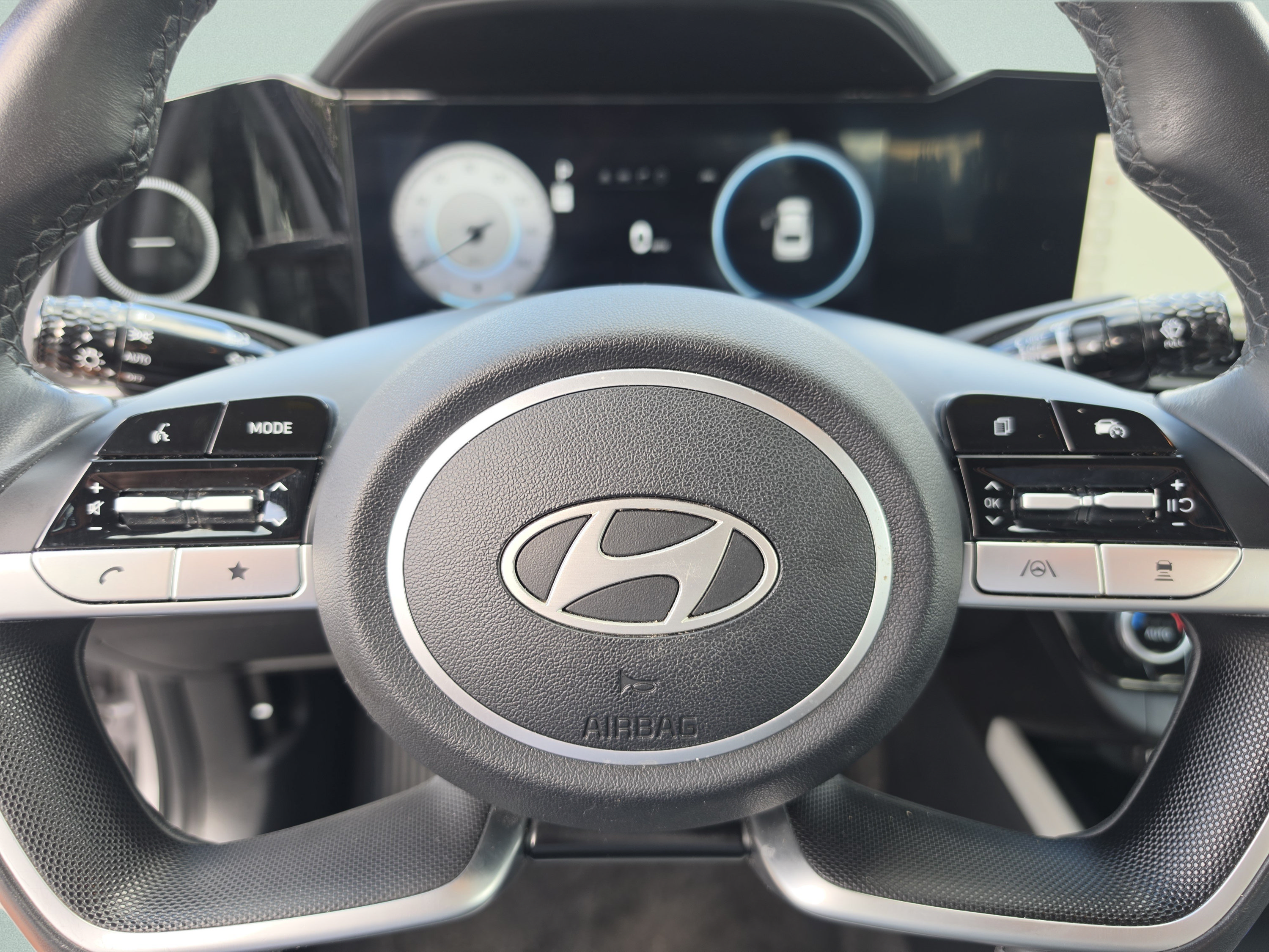 Used 2025 Hyundai Elantra Limited FWD image 33