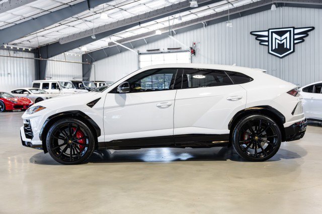 Used 2022 Lamborghini Urus AWD/4WD image 3