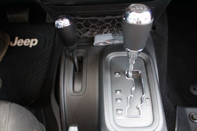 Used 2015 Jeep Wrangler Unlimited Sport w/ Connectivity Group AWD/4WD image 30