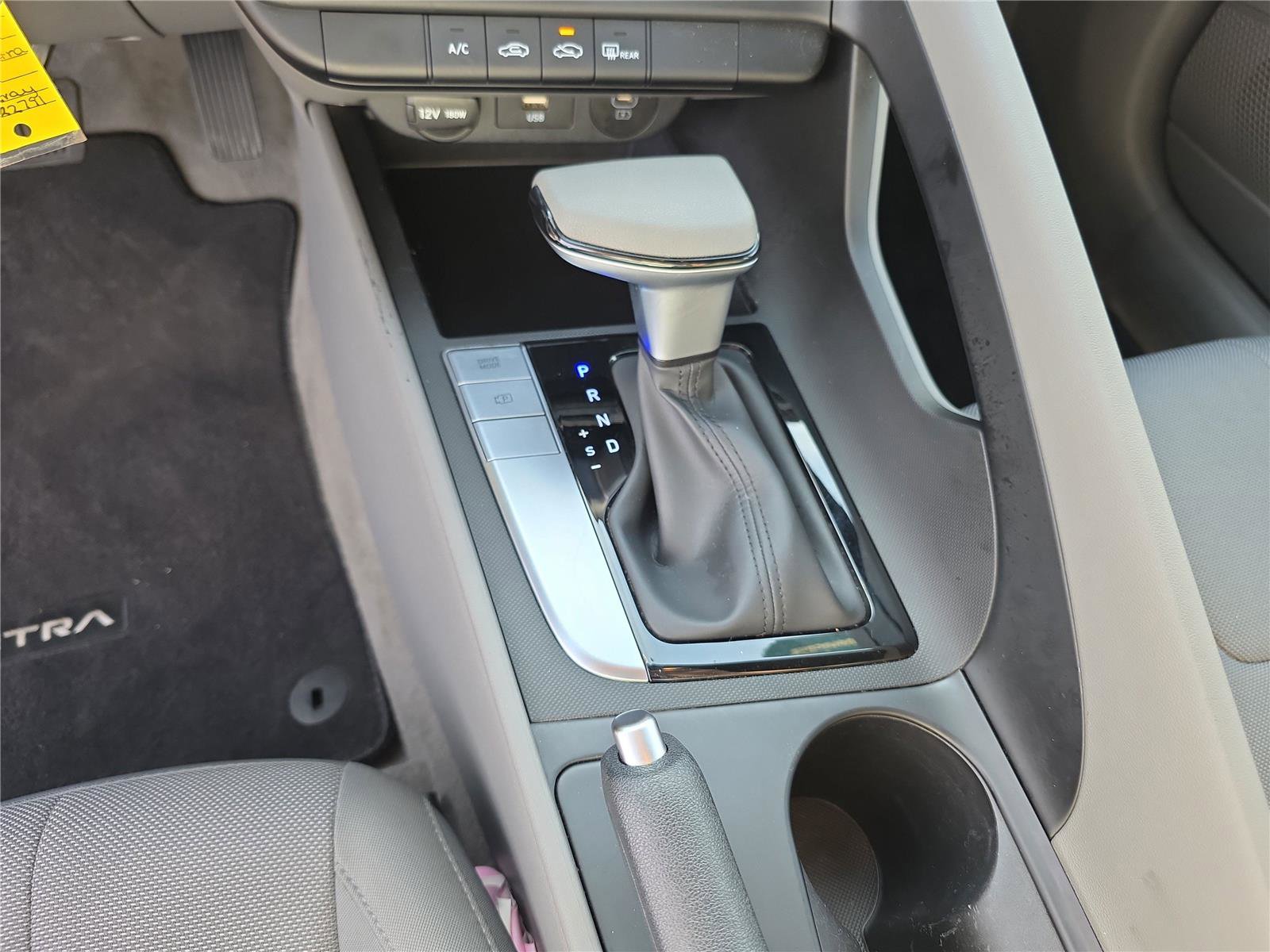 Certified 2024 Hyundai Elantra SE image 27