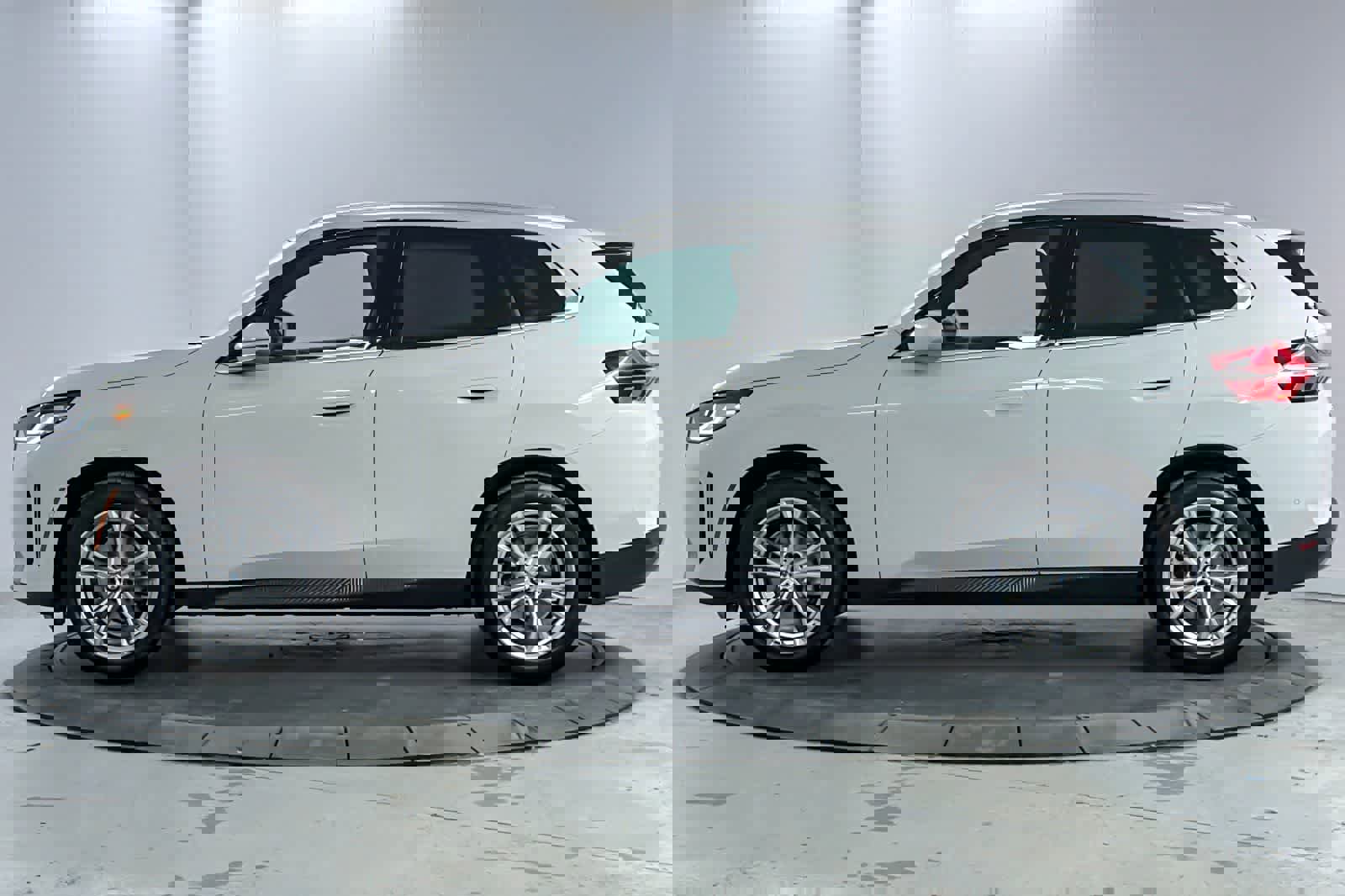 Used 2025 BMW X3 xDrive30i w/ Convenience Package image 5