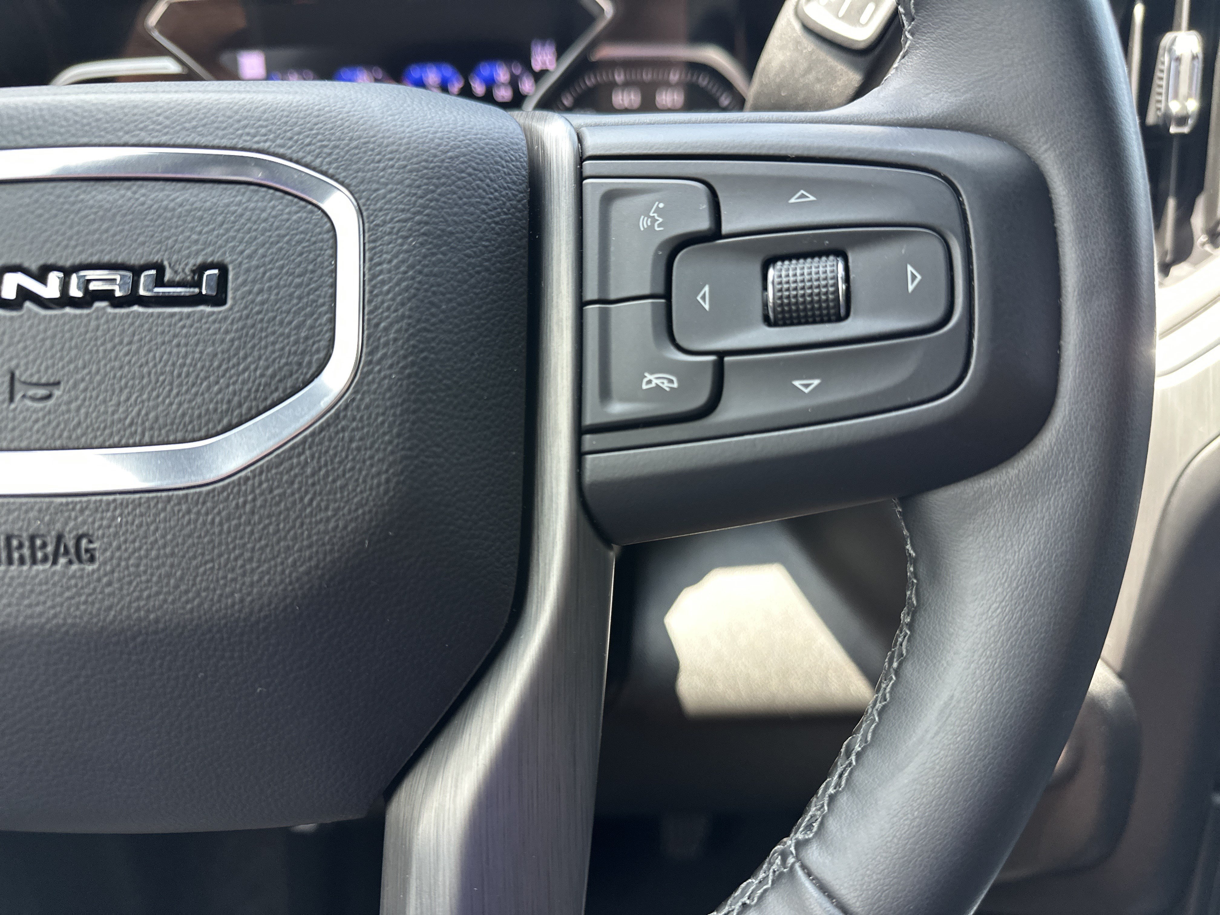 Used 2023 GMC Sierra 3500 Denali w/ Denali Black Diamond Edition AWD/4WD image 19