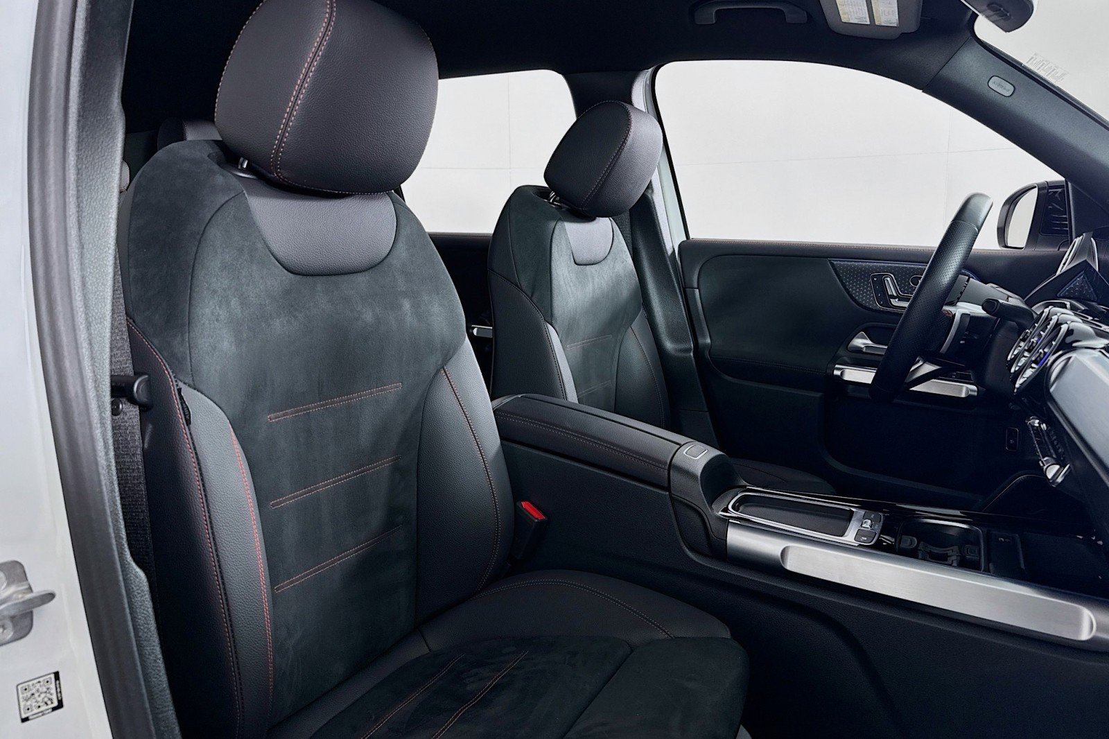 Used 2025 Mercedes-Benz GLB 250 GLB 250 image 7