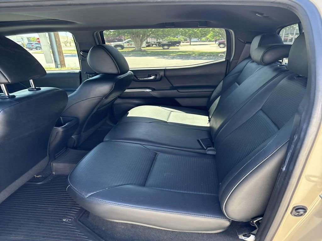 Used 2020 Toyota Tacoma Limited AWD/4WD image 9