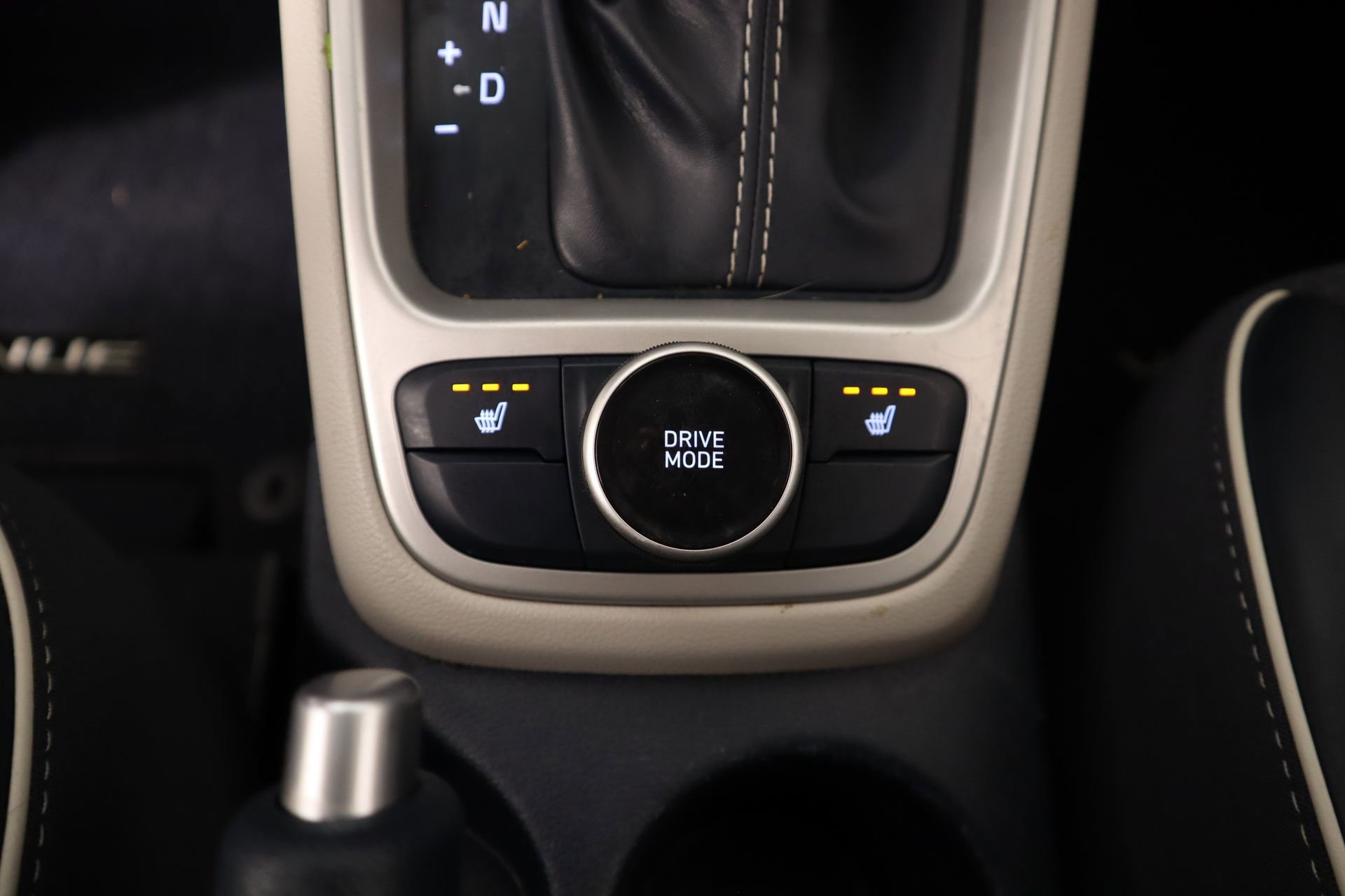 Used 2022 Hyundai Venue Limited image 8