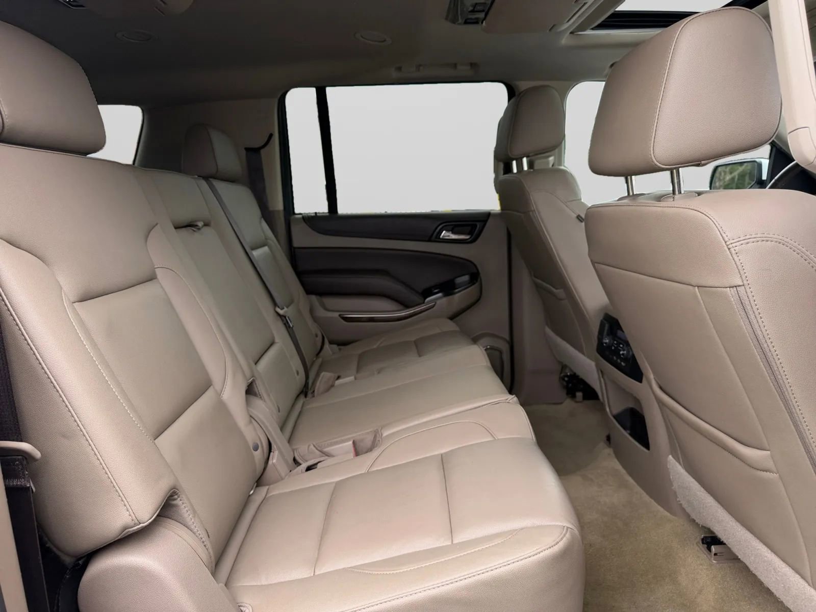 Used 2018 Chevrolet Suburban LT RWD image 33