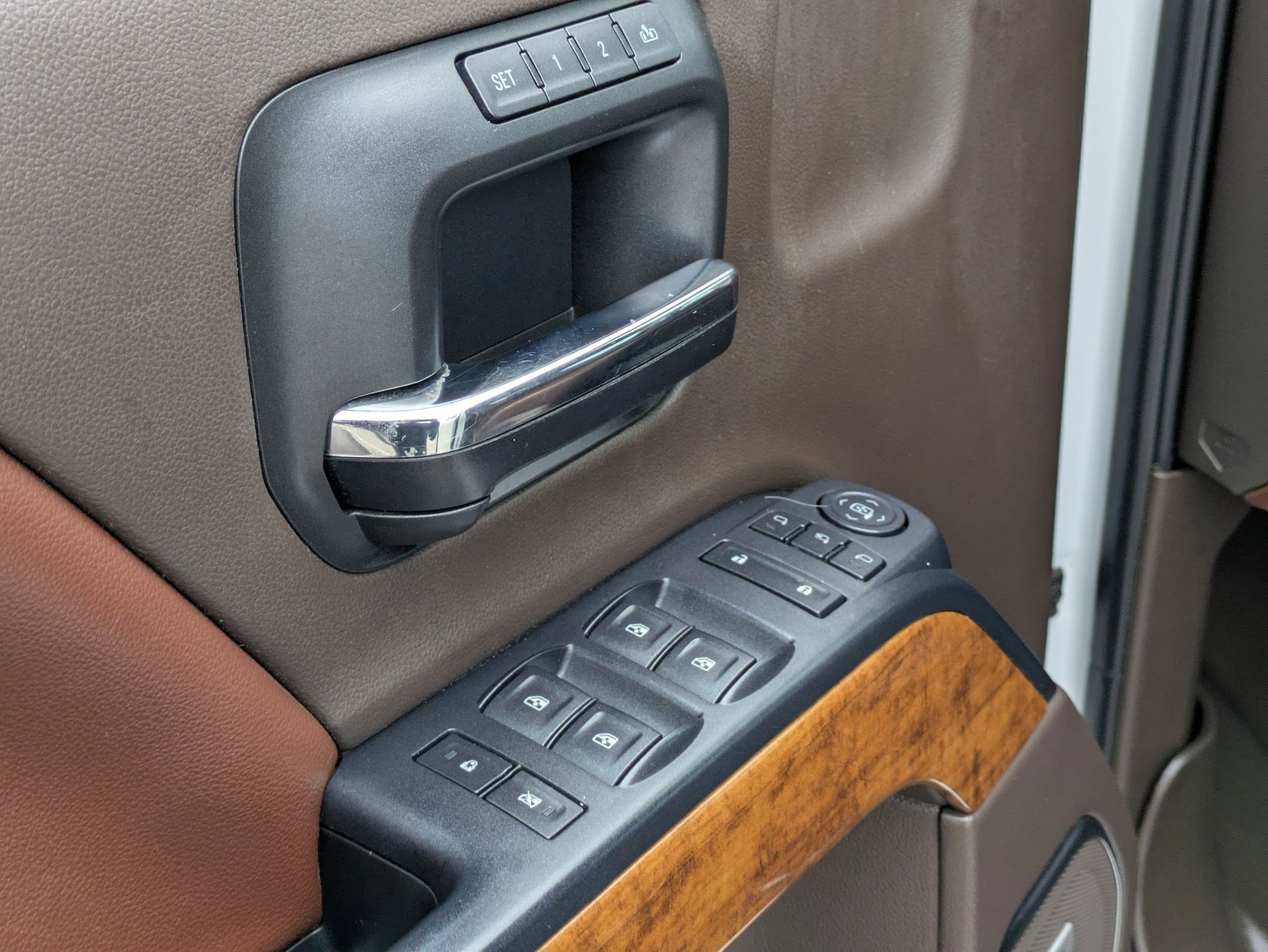 Used 2016 Chevrolet Silverado 1500 High Country w/ High Country Premium Package image 12