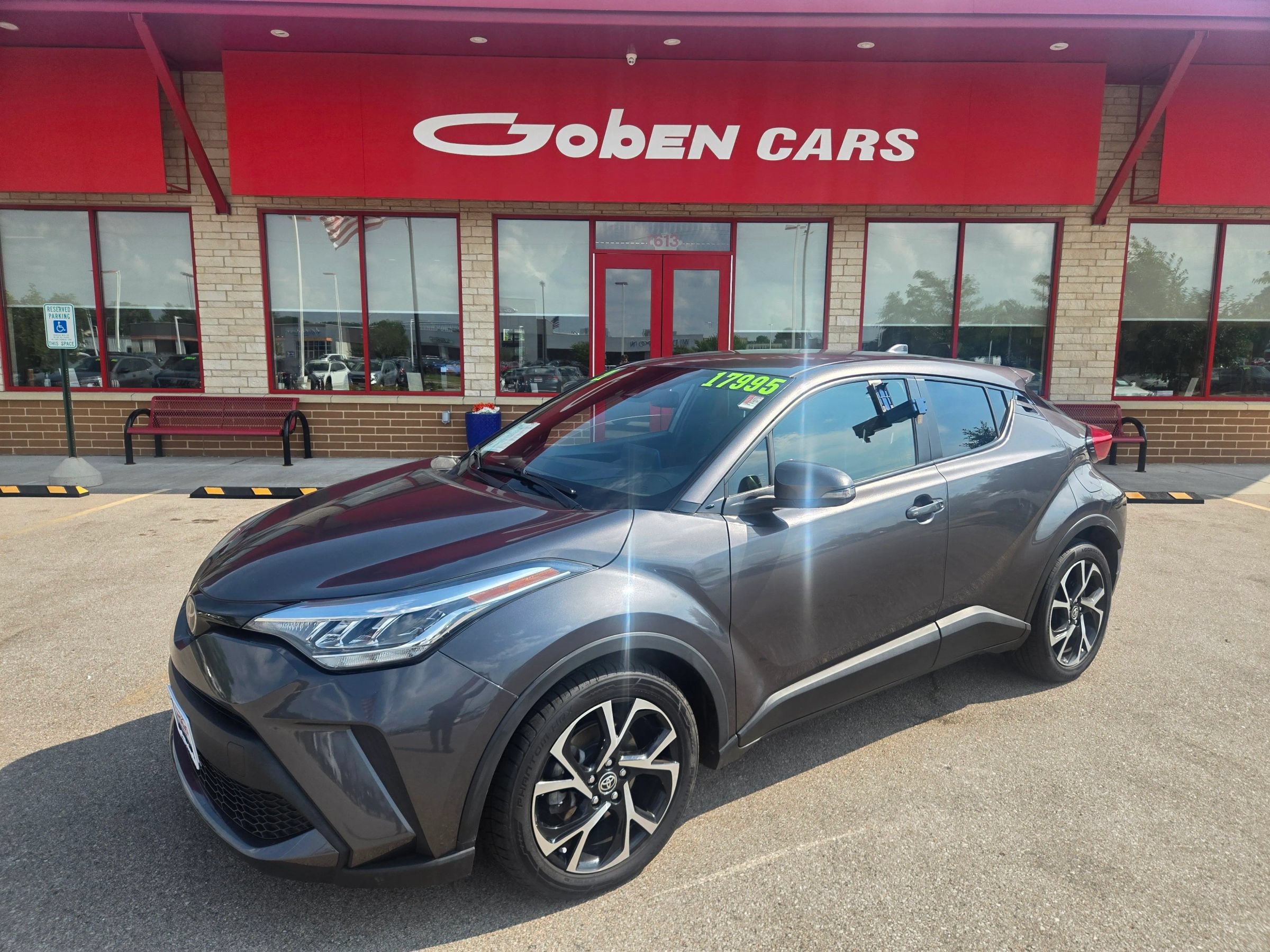 Used 2021 Toyota C-HR XLE FWD image 1