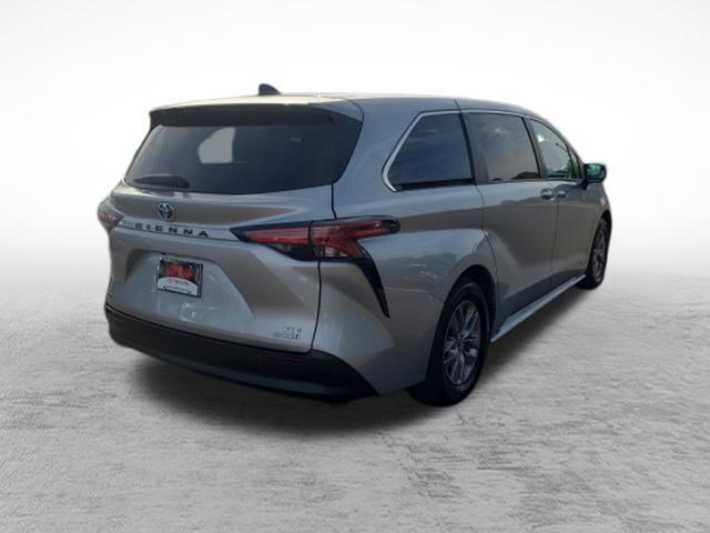 Certified 2021 Toyota Sienna XLE AWD/4WD image 7