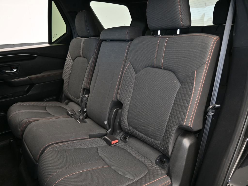 Used 2023 Honda Pilot Sport image 33