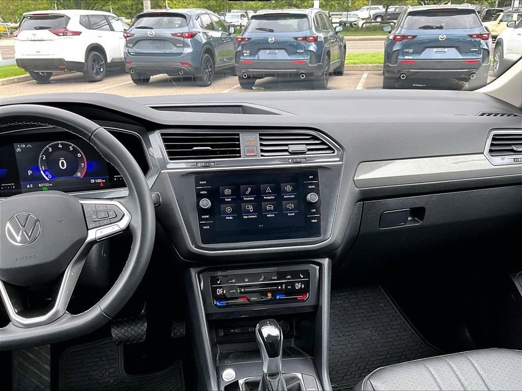 Used 2022 Volkswagen Tiguan SE AWD/4WD image 18