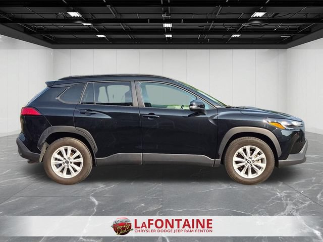 Used 2022 Toyota Corolla Cross LE w/ Moonroof Package AWD/4WD image 6