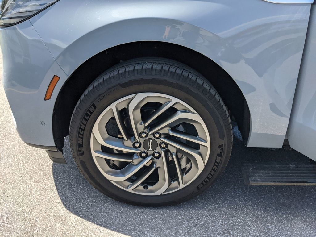 Used 2025 Lincoln Navigator Reserve image 36