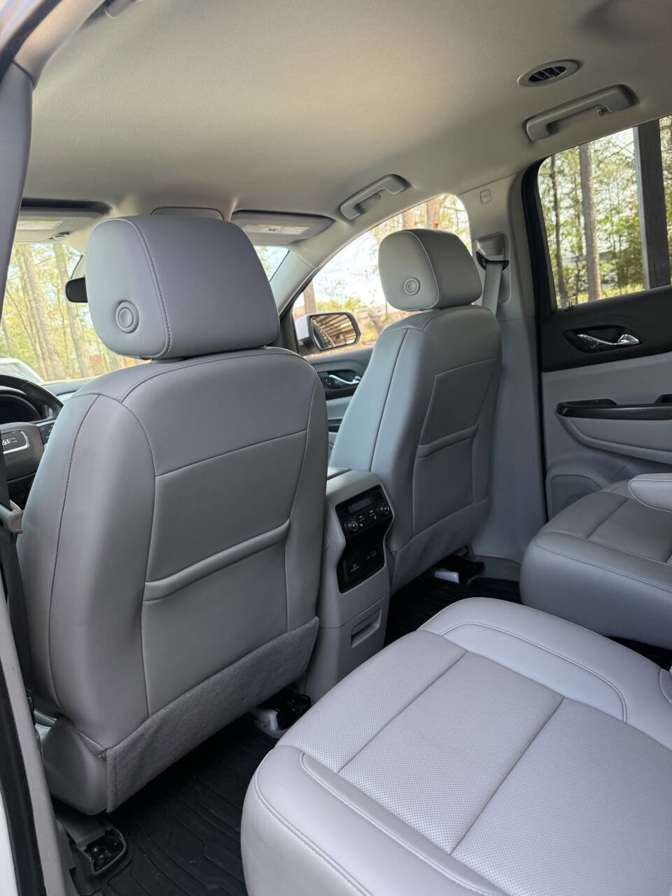 Used 2022 GMC Acadia SLT w/ Technology Package image 16