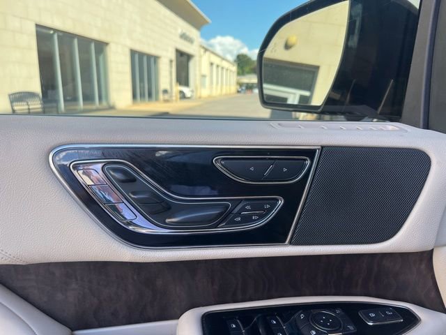 Used 2019 Lincoln Navigator L Reserve image 11