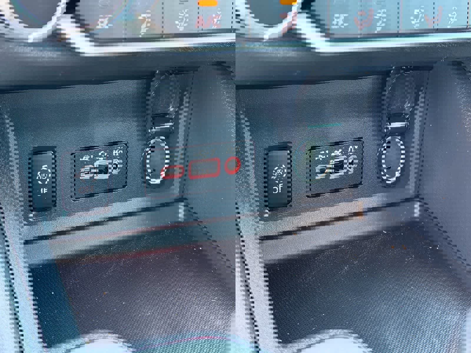 Certified 2025 Nissan Sentra SV image 28